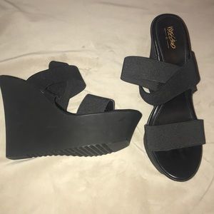 Black wedges